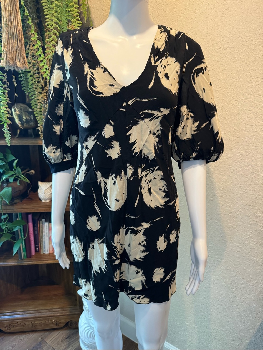 Juicy Couture Black and Cream Abstract V-Neck Mini Dress